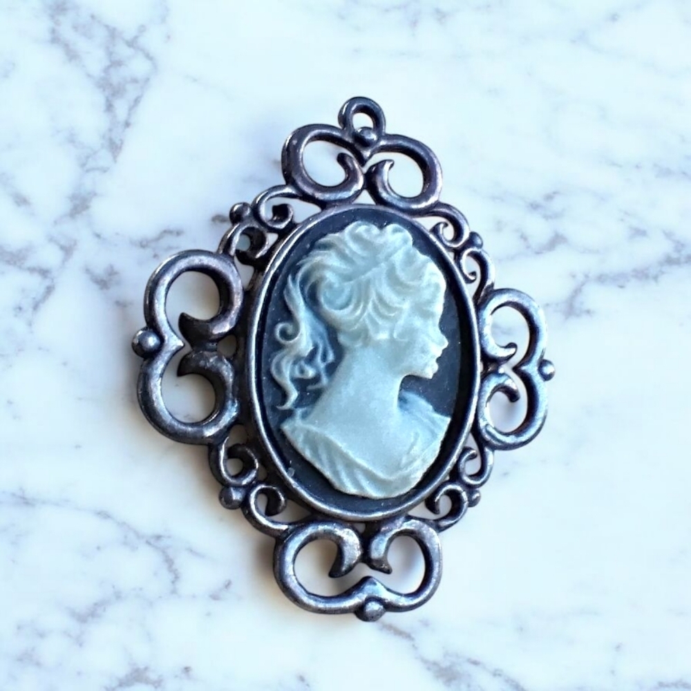 Antique Vintage Cameo Brooch Black and White Signed Marked .925 Sterling Silver﻿